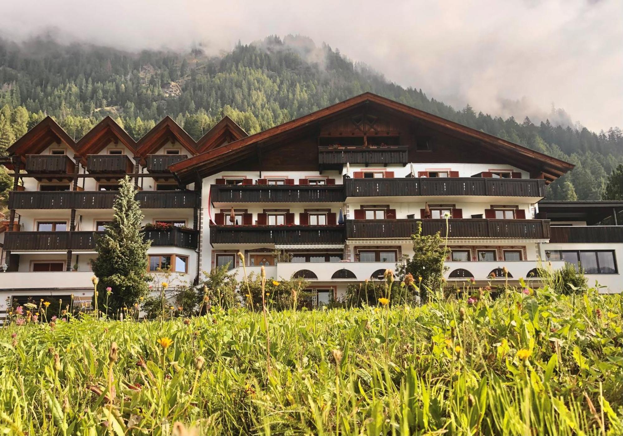 Hotel Alpenland Moso Bagian luar foto