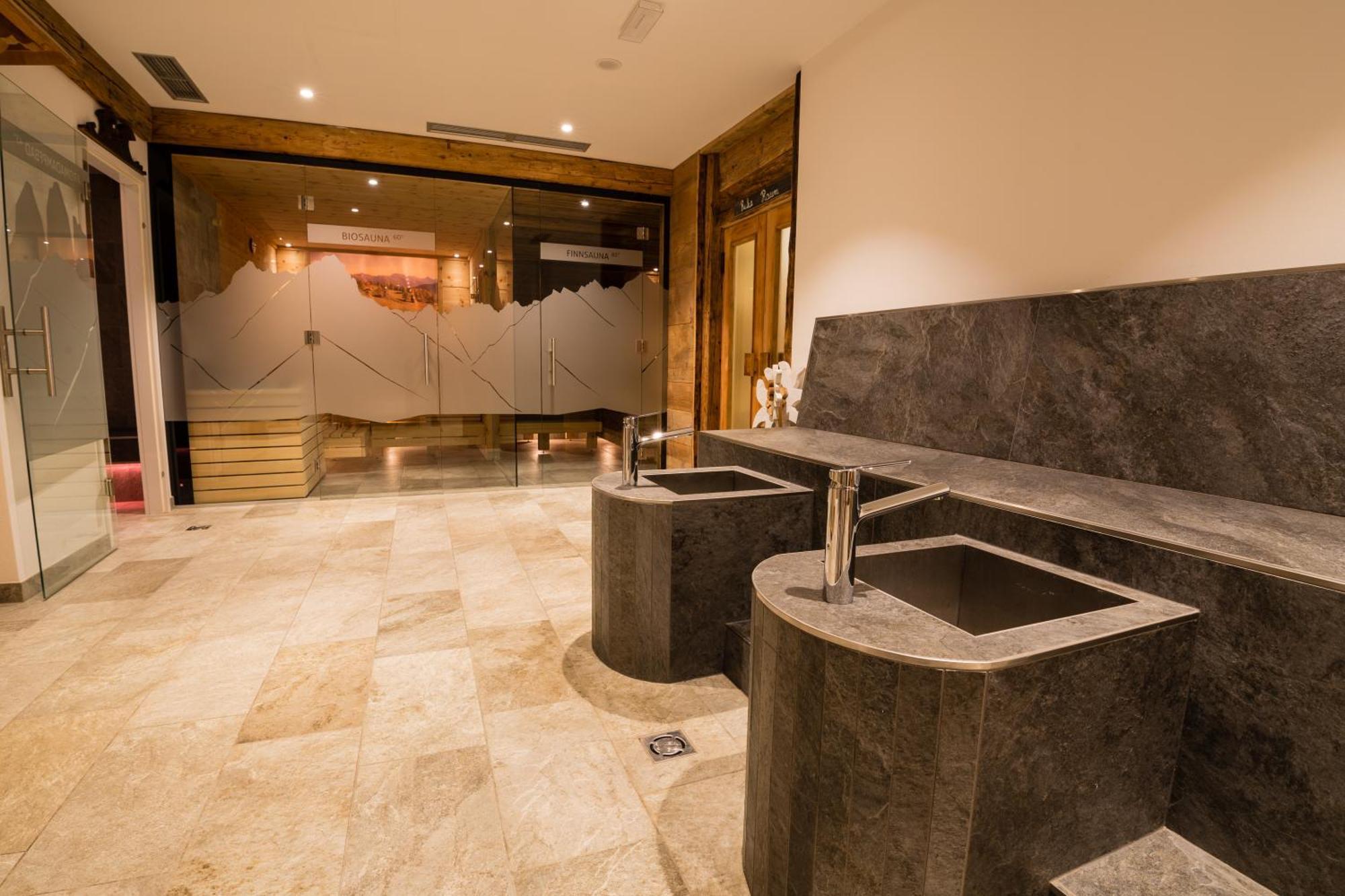 Hotel Alpenland Moso Bagian luar foto