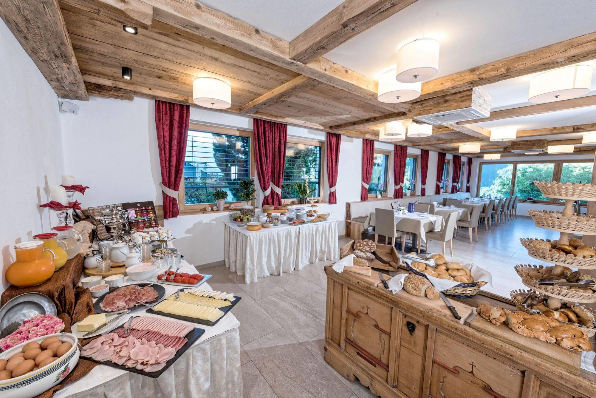 Hotel Alpenland Moso Bagian luar foto