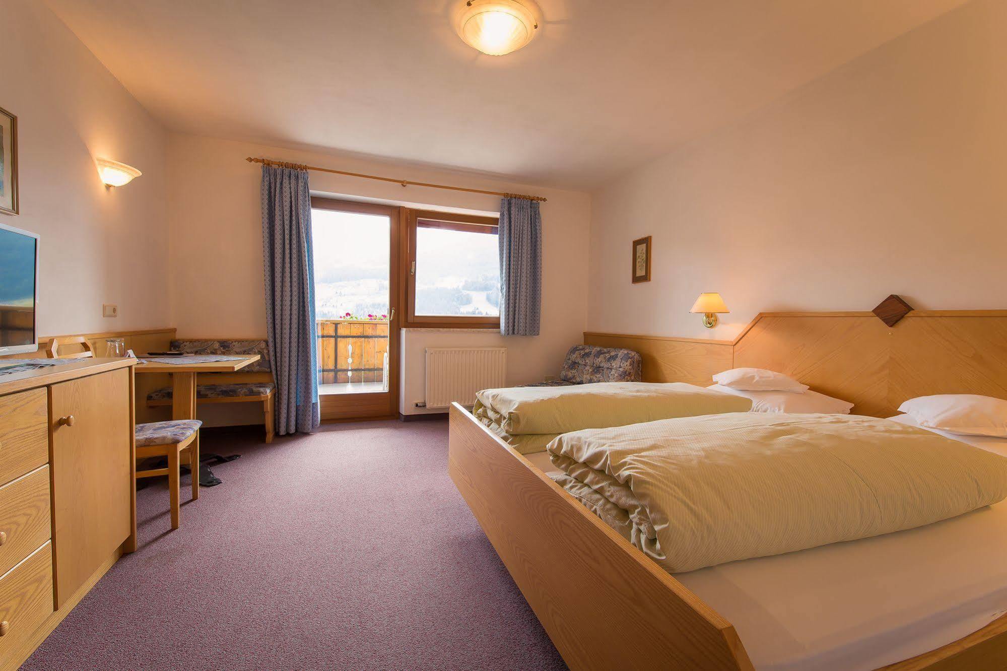 Hotel Alpenland Moso Bagian luar foto