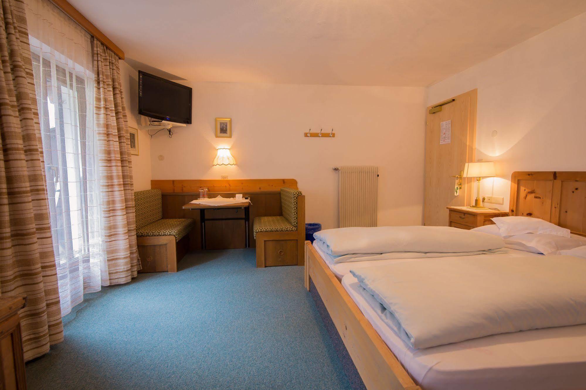 Hotel Alpenland Moso Bagian luar foto