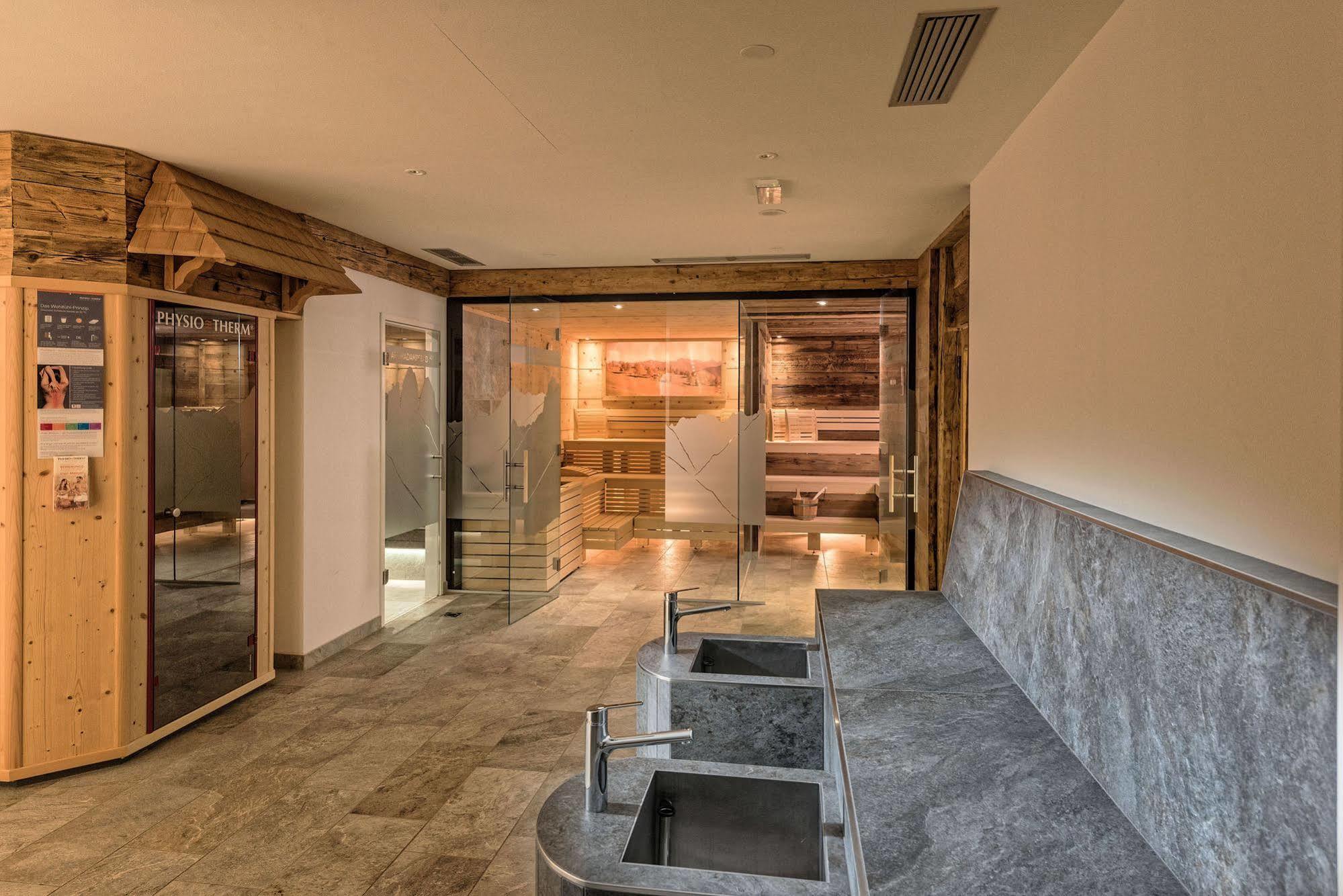 Hotel Alpenland Moso Bagian luar foto